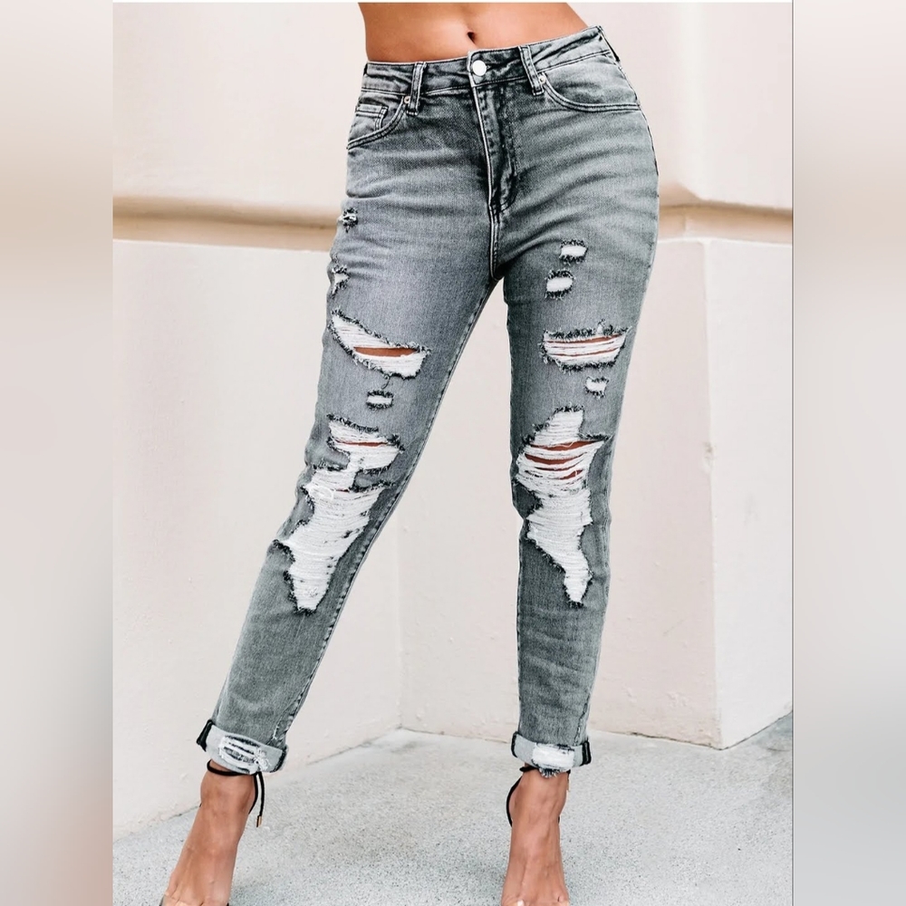 NWT Risen Gray Relaxed Skinny Fit High Waisted Distressed Jeans.